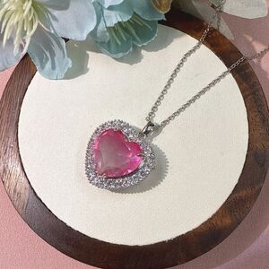 New 18K White Gold Plated Ombre Pink Heart Pendant Necklace